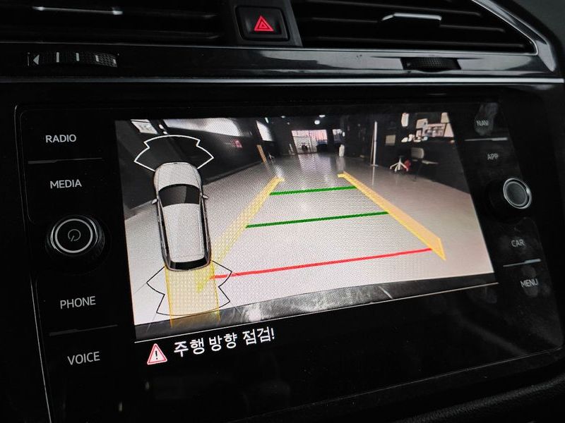 2021 Volkswagen Tiguan 2.0 TDI Premium photo 15