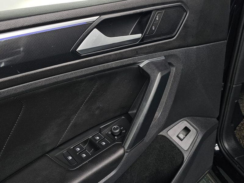 2021 Volkswagen Tiguan 2.0 TDI Premium photo 18