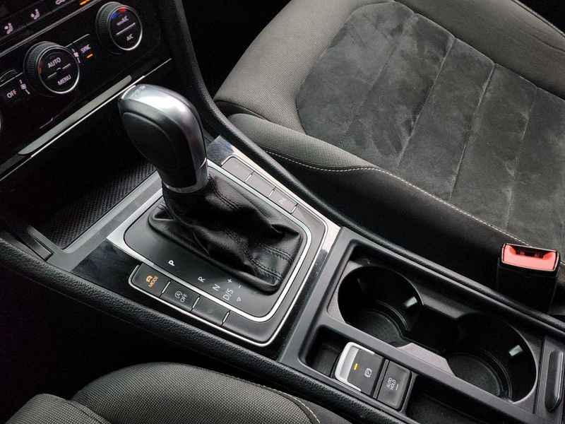 2015 Volkswagen Golf 2.0 TDI photo 9