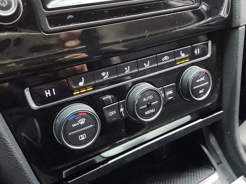 2015 Volkswagen Golf 2.0 TDI photo 16