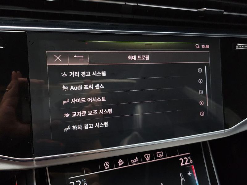 2020 Audi Q8 50 TDI Quattro Premium photo 16