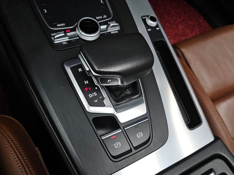 2020 Audi Q5 45 TFSI Quattro Premium photo 9