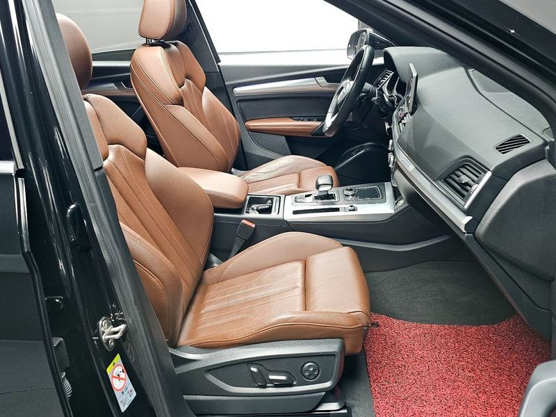 2020 Audi Q5 45 TFSI Quattro Premium photo 10