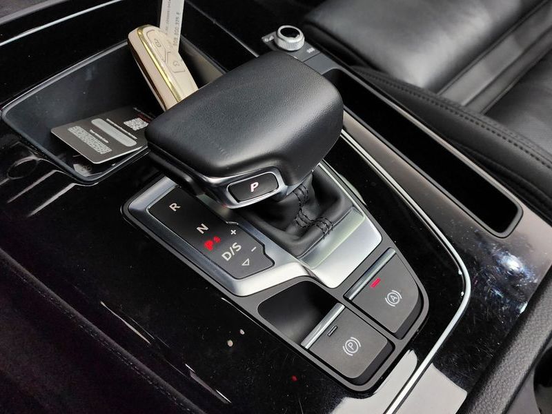 2022 Audi Q5 45 TFSI Quattro Premium photo 9