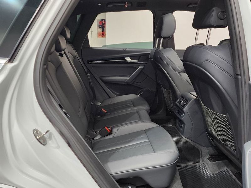 2022 Audi Q5 45 TFSI Quattro Premium photo 11
