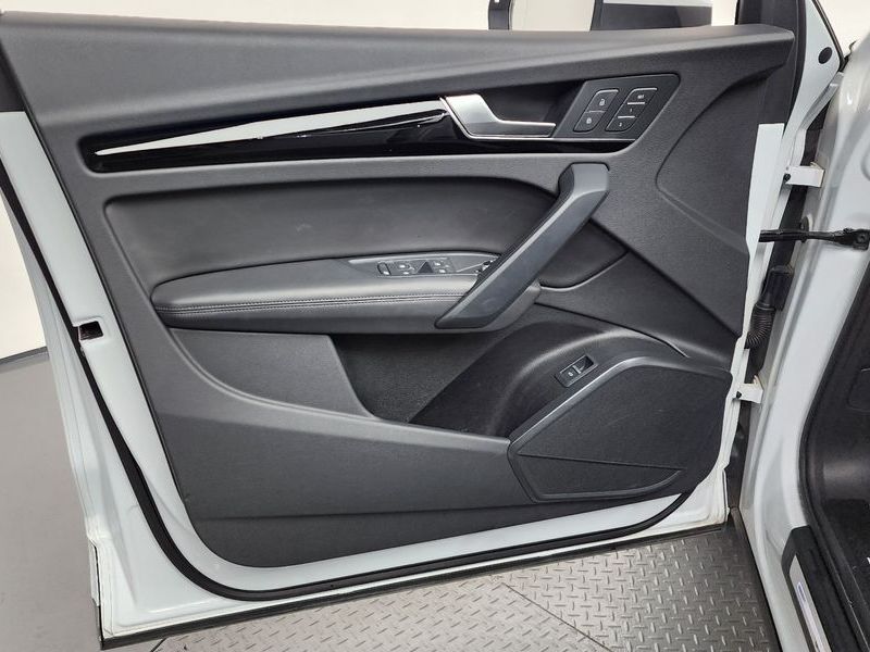 2022 Audi Q5 45 TFSI Quattro Premium photo 24