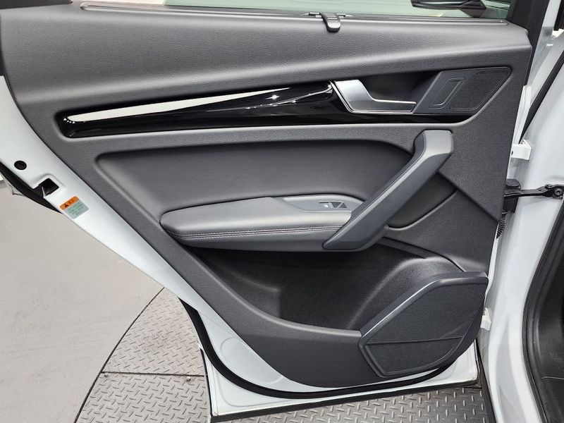 2022 Audi Q5 45 TFSI Quattro Premium photo 25