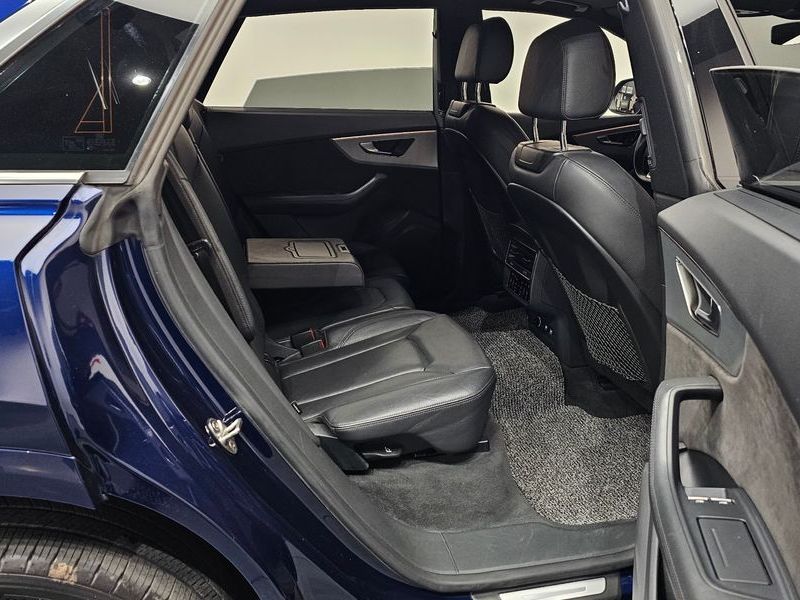 2020 Audi Q8 45 TDI Quattro Premium photo 11