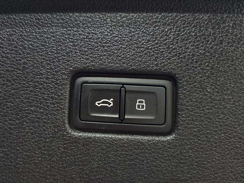 2020 Audi Q8 45 TDI Quattro Premium photo 15