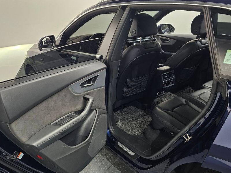 2020 Audi Q8 45 TDI Quattro Premium photo 17