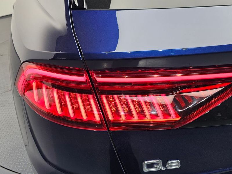 2020 Audi Q8 45 TDI Quattro Premium photo 23