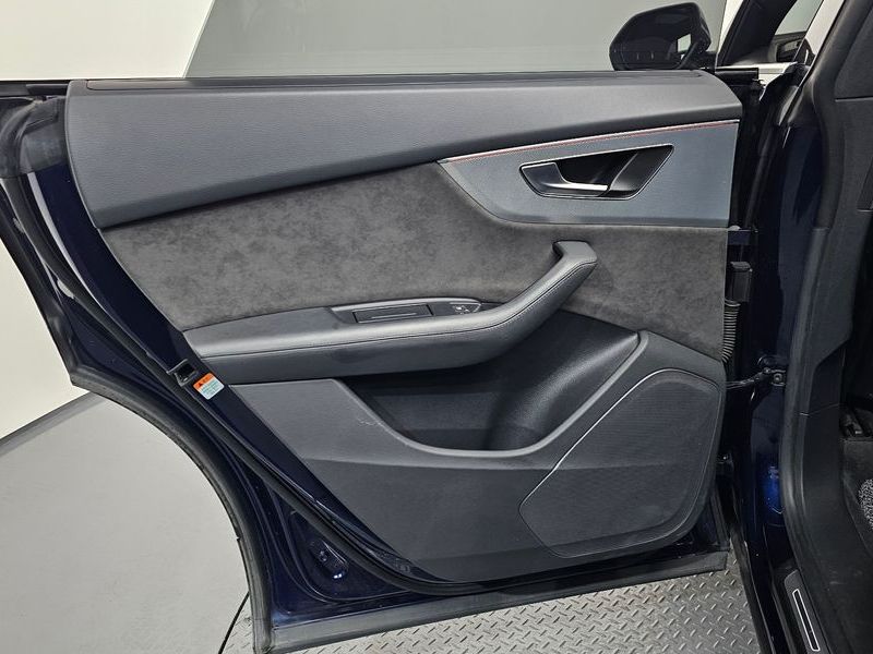 2020 Audi Q8 45 TDI Quattro Premium photo 25