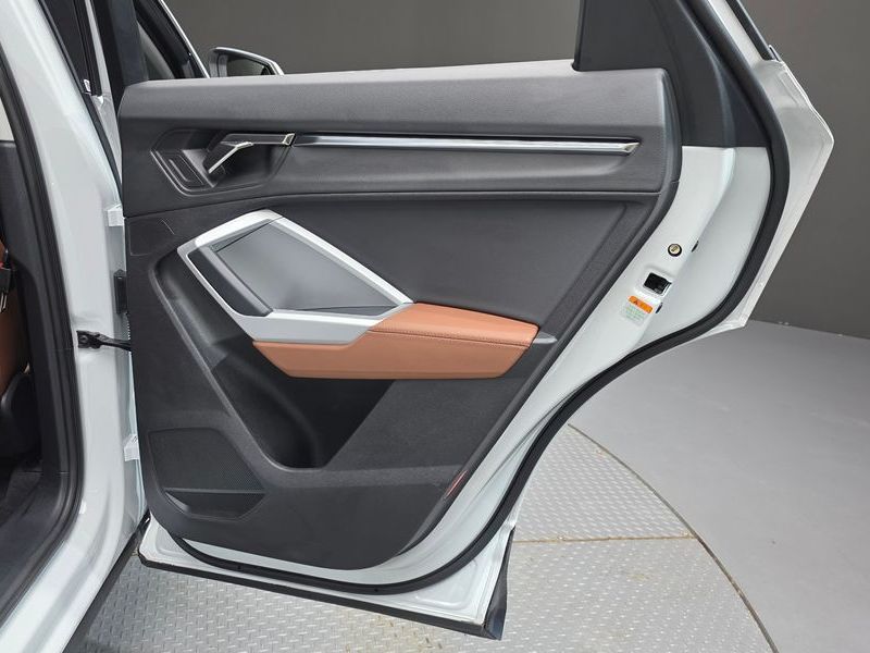 2022 Audi Q3 35 TDI Premium Sportback photo 25