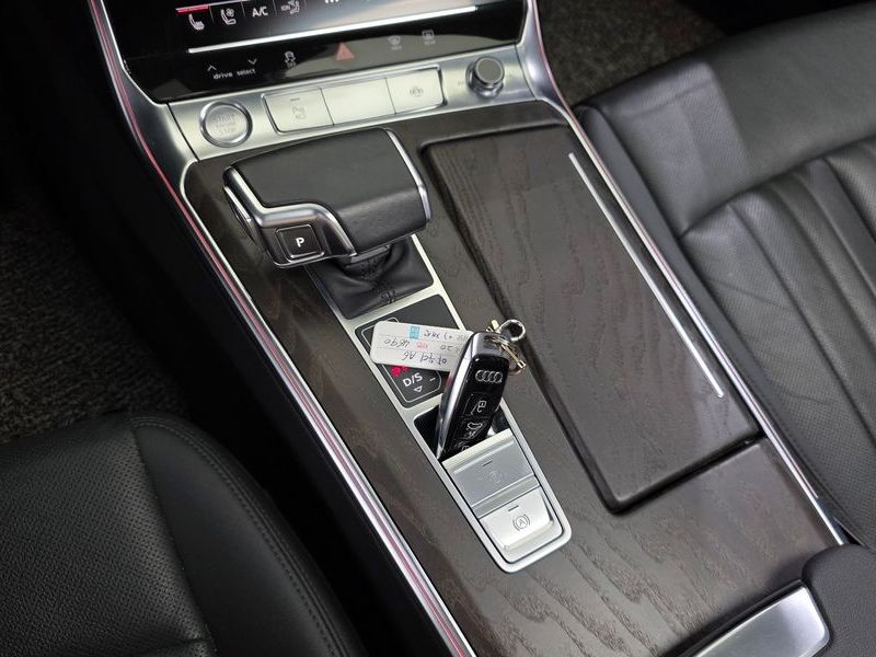 2020 Audi A6 45 TFSI Premium photo 9