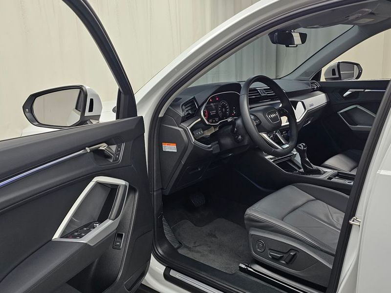 2025 Audi Q3 40 TFSI Quattro photo 10
