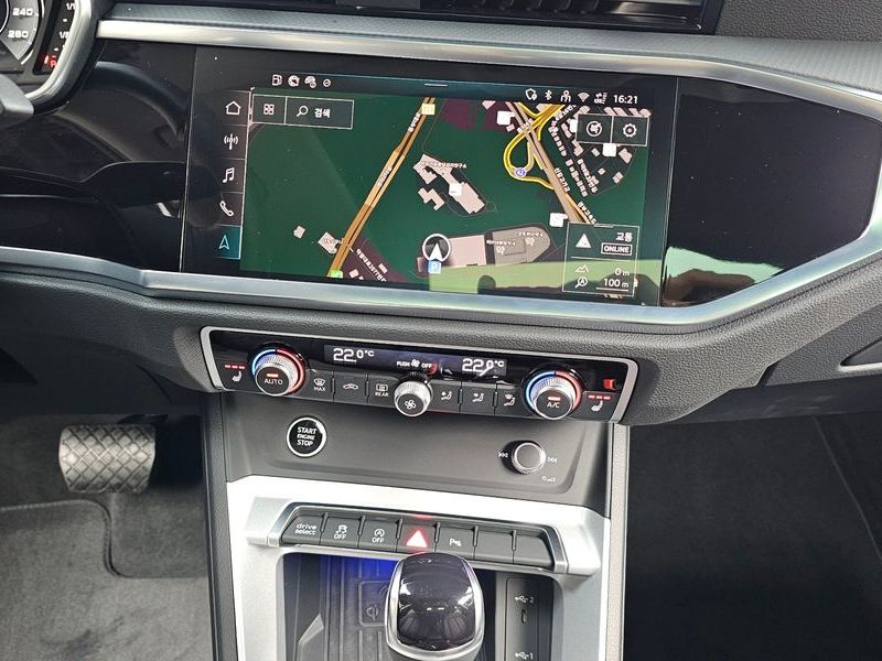 2025 Audi Q3 40 TFSI Quattro photo 12