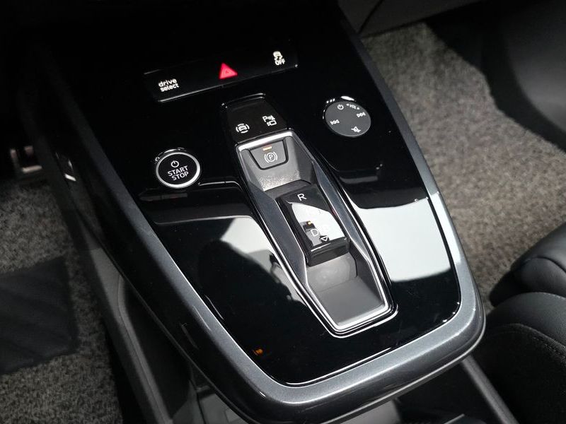 2023 Audi e-tron 40 Premium Sportback photo 9