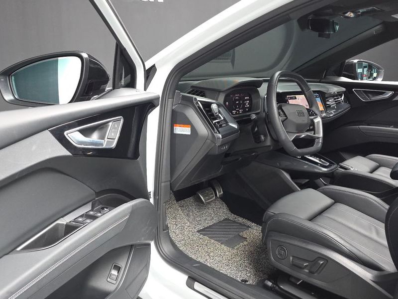 2023 Audi e-tron 40 Premium Sportback photo 11
