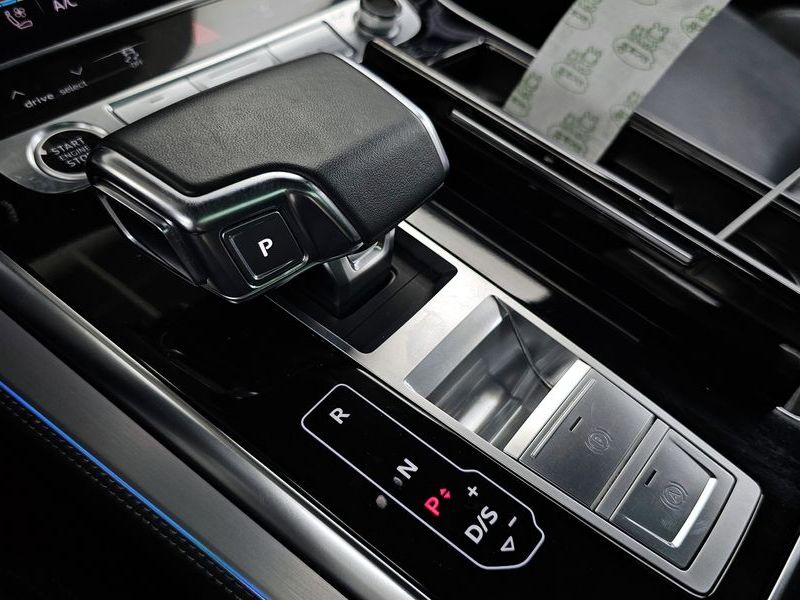 2023 Audi Q7 50 TDI Quattro Premium photo 9