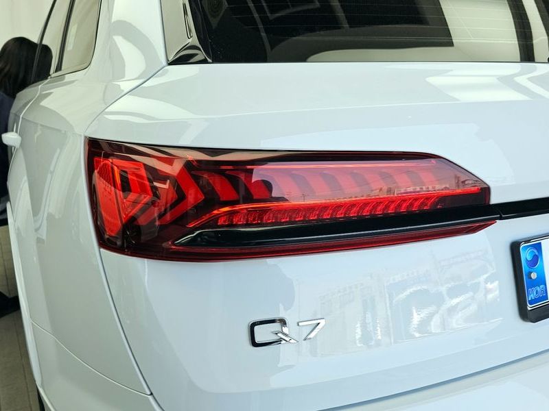 2023 Audi Q7 50 TDI Quattro Premium photo 23