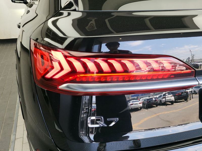 2023 Audi Q7 45 TDI Quattro photo 23