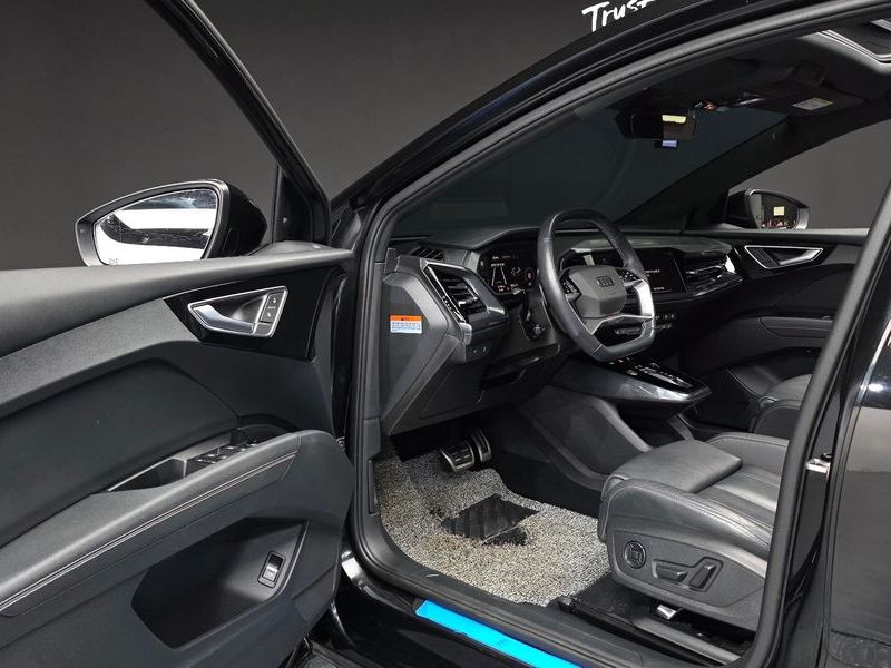 2023 Audi e-tron 40 Sportback photo 10