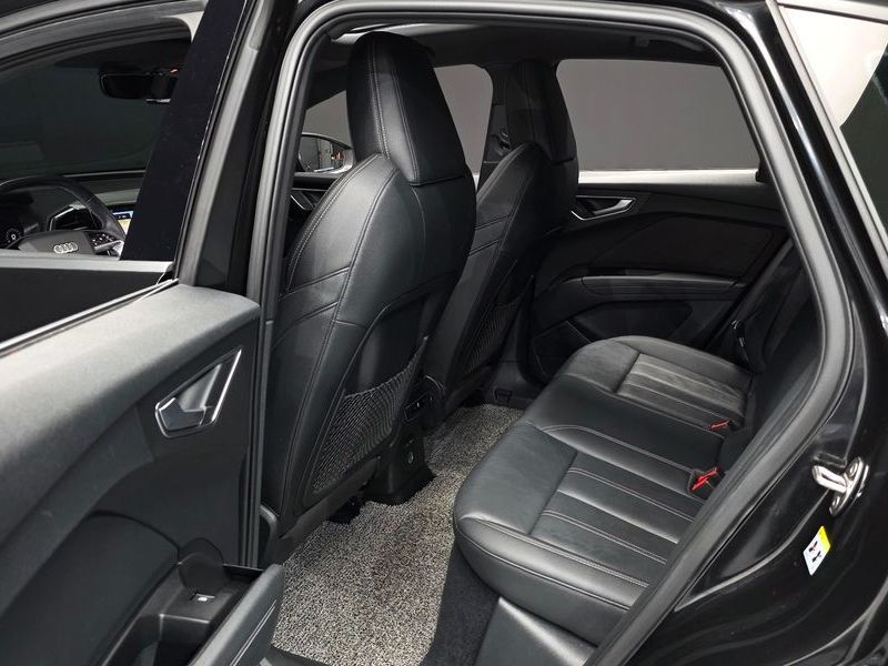2023 Audi e-tron 40 Sportback photo 12