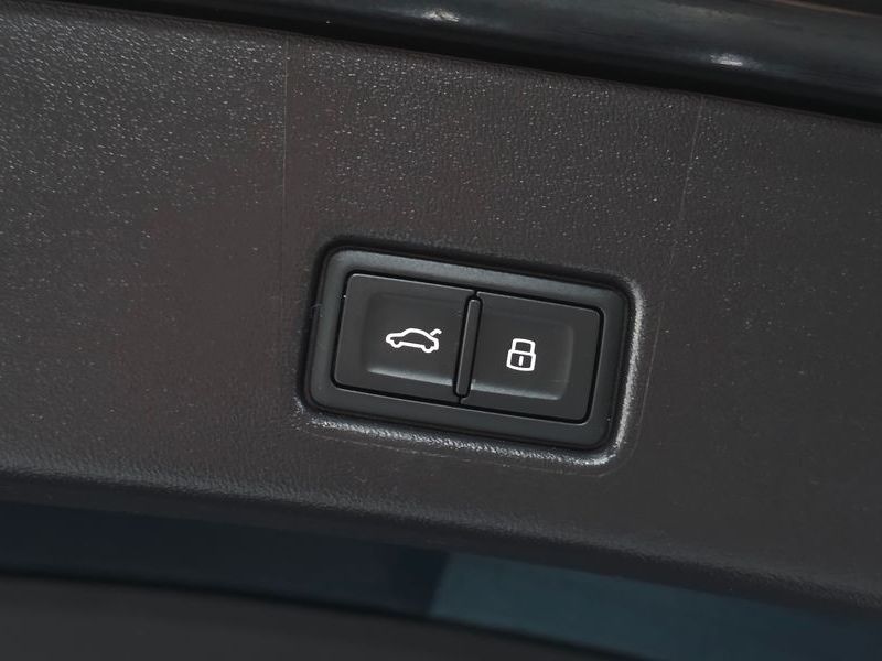 2023 Audi e-tron 40 Sportback photo 18