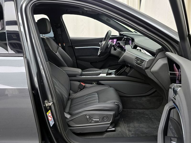2023 Audi e-tron S Sportback photo 11