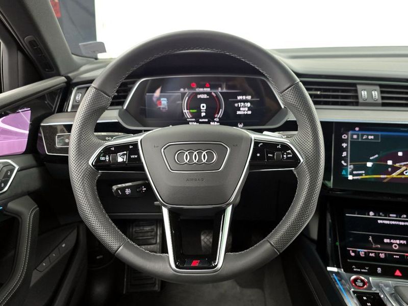 2023 Audi e-tron S Sportback photo 13