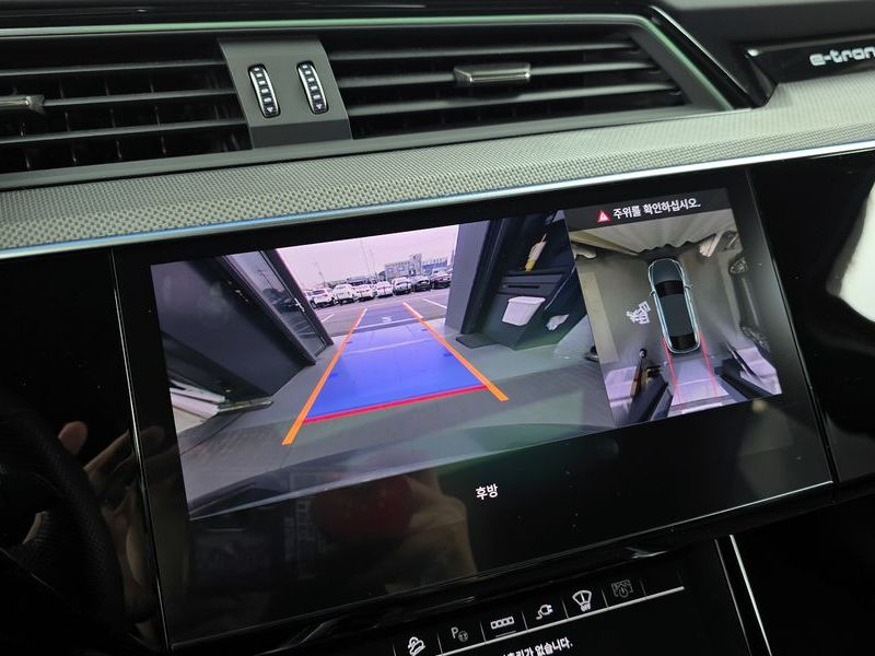 2023 Audi e-tron S Sportback photo 15