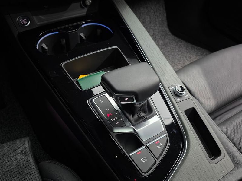 2023 Audi A4 40 TFSI Premium photo 9