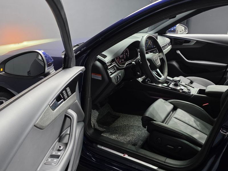 2023 Audi A4 40 TFSI Premium photo 11