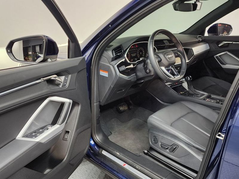 2024 Audi Q3 40 TFSI Quattro Premium photo 10