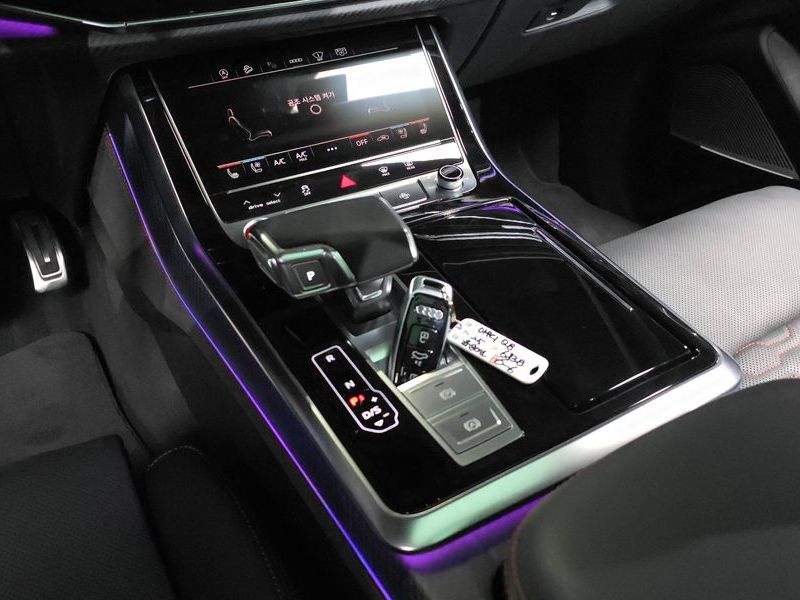 2025 Audi Q8 4.0 TFSI Quattro Performance photo 9