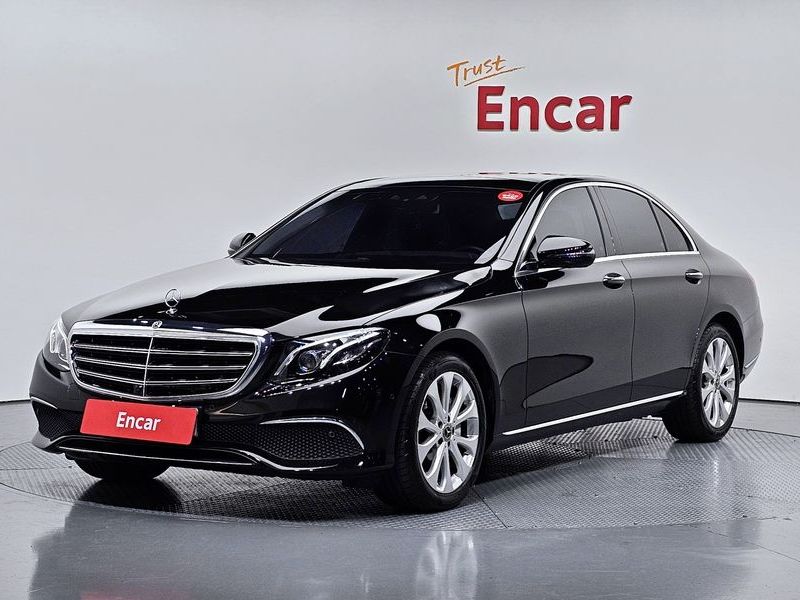 2017 Mercedes-Benz E-Class E300 Exclusive photo 1