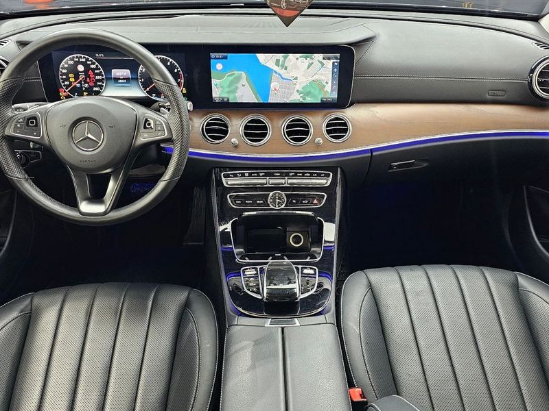 2017 Mercedes-Benz E-Class E300 Exclusive photo 7