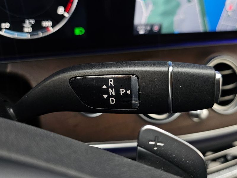 2017 Mercedes-Benz E-Class E300 Exclusive photo 9