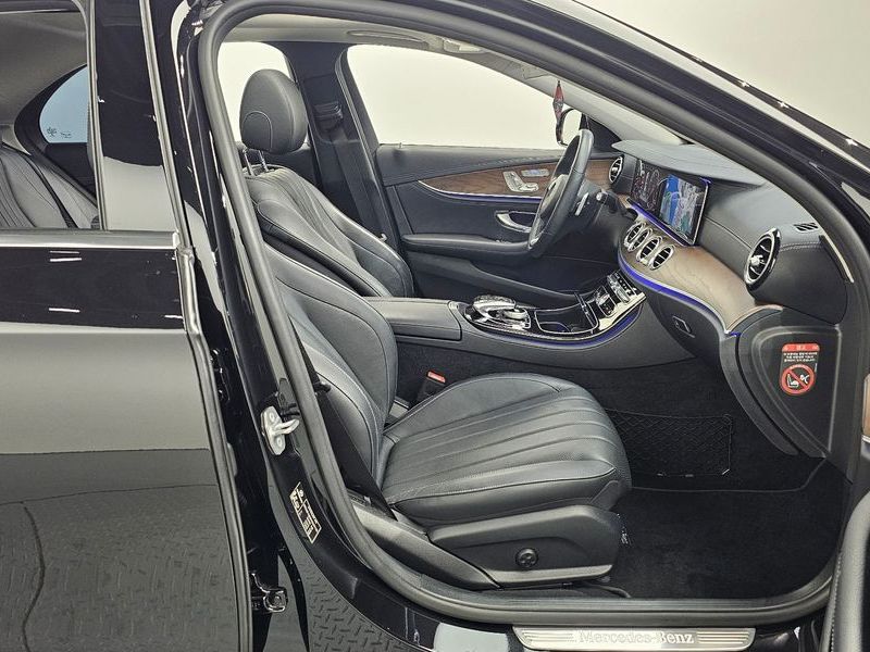 2017 Mercedes-Benz E-Class E300 Exclusive photo 10