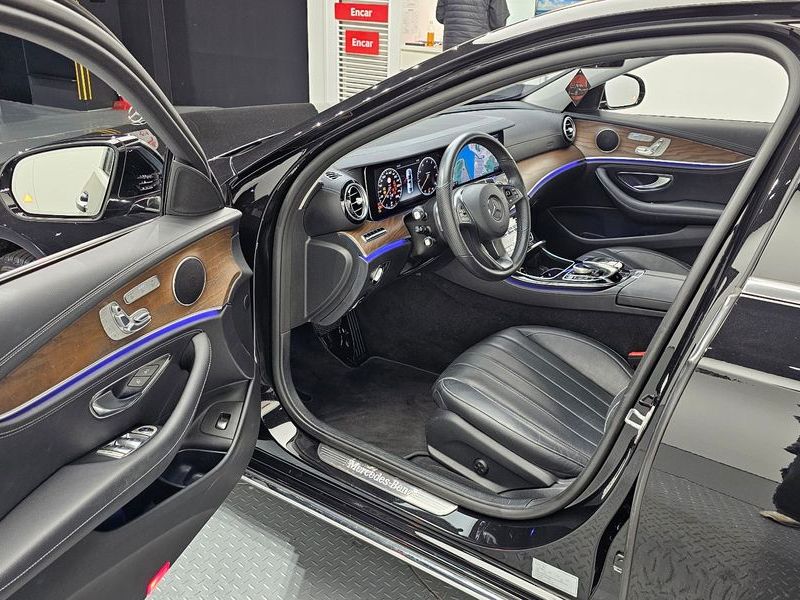 2017 Mercedes-Benz E-Class E300 Exclusive photo 11