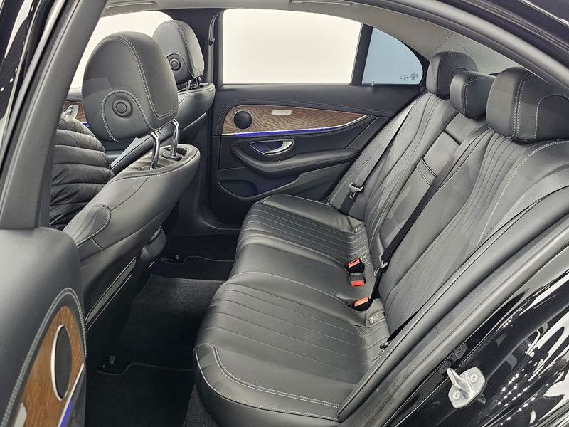 2017 Mercedes-Benz E-Class E300 Exclusive photo 12