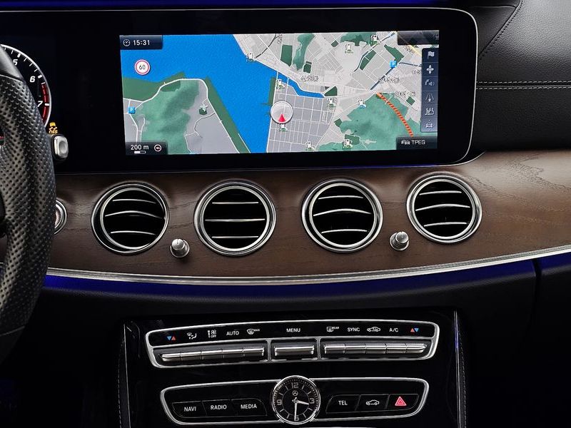 2017 Mercedes-Benz E-Class E300 Exclusive photo 14