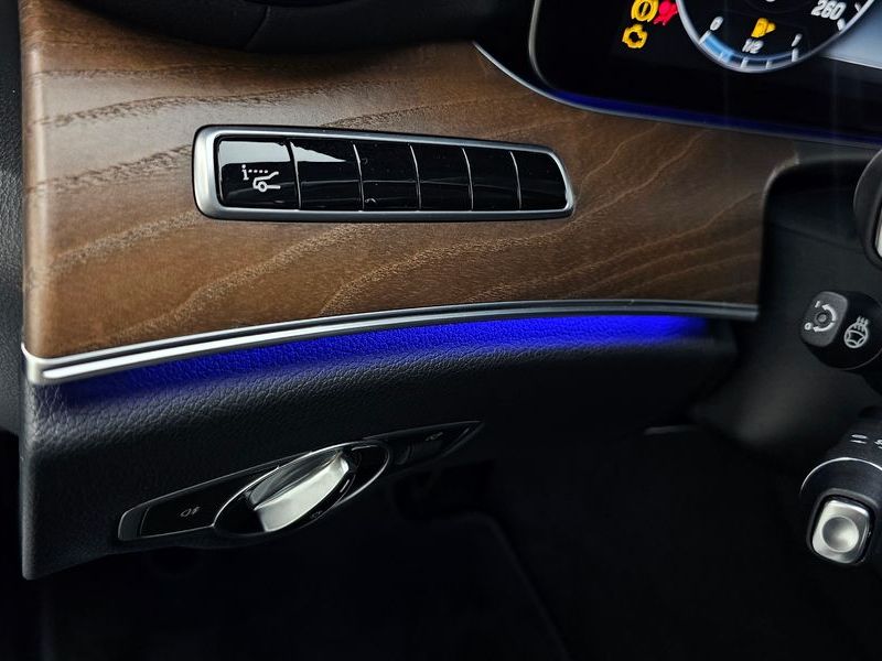 2017 Mercedes-Benz E-Class E300 Exclusive photo 16