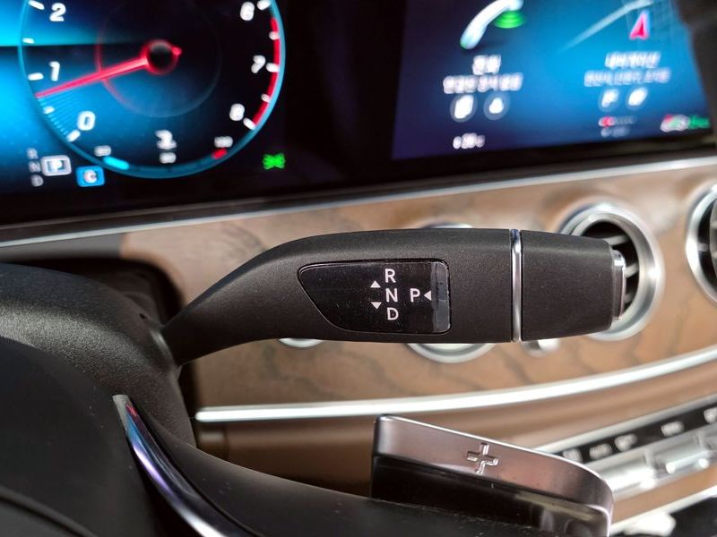 2021 Mercedes-Benz E-Class E250 Exclusive photo 9