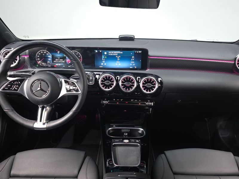 2026 Mercedes-Benz A-Class A220 Sedan photo 7