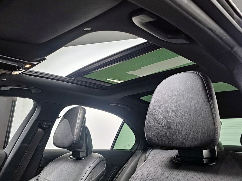 2022 Mercedes-Benz C-Class C300 AMG Line photo 18