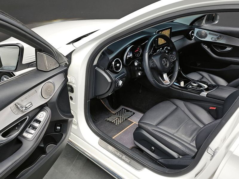 2018 Mercedes-Benz C-Class C200 Avantgarde photo 12