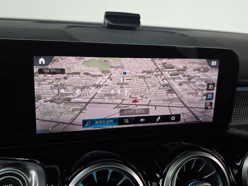 2021 Mercedes-Benz B-Class GLB220 photo 14