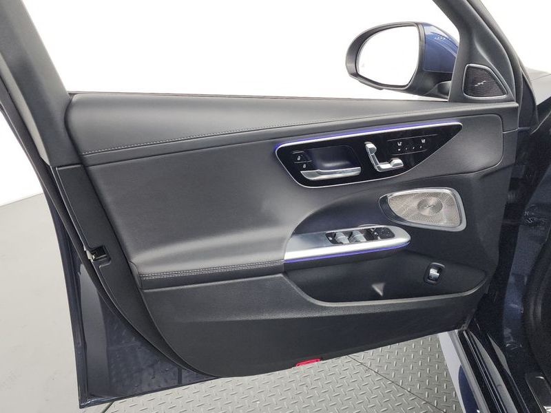 2024 Mercedes-Benz C-Class C300 4MATIC AMG Line photo 24