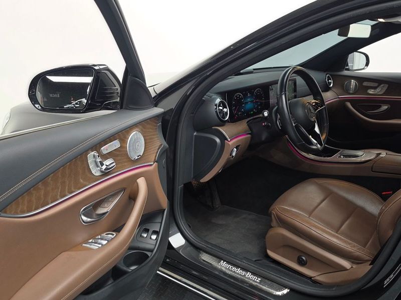 2021 Mercedes-Benz E-Class E300e 4MATIC Exclusive photo 10